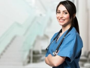 Estudiar el curso de auxiliar de enfermería