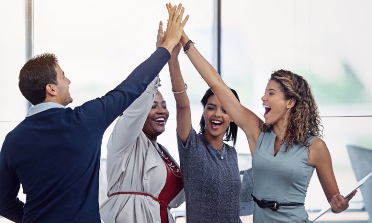 Cómo motivar a un equipo de trabajo: guía para líderes