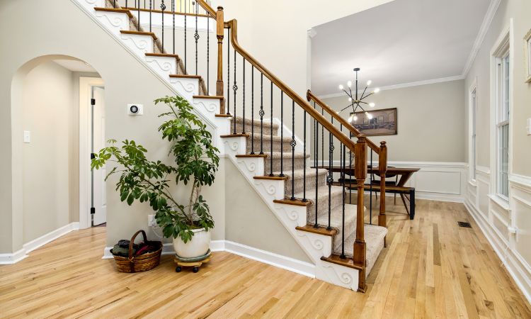 Conoce el diseño de escaleras interiores en casas pequeñas