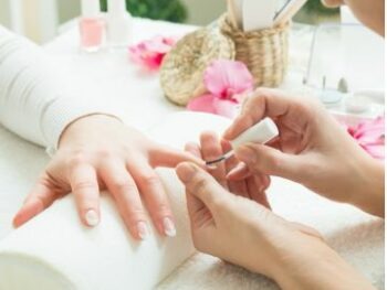 Estudia el curso de manicura y pedicura arte en las uñas