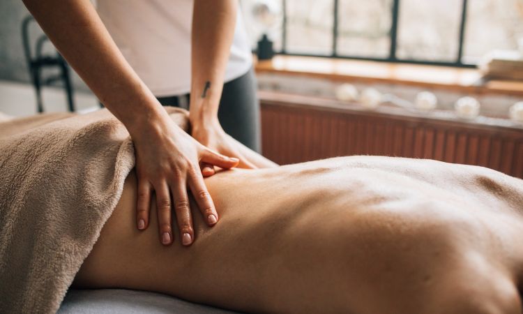 Masaje estético: tipos, beneficios y diferencias con el masaje terapéutico
