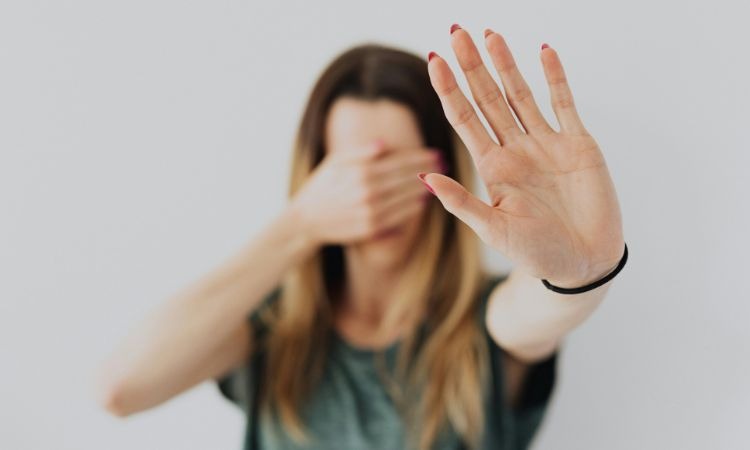 ¿Cuáles son los motivos por los que una persona está a la defensiva?