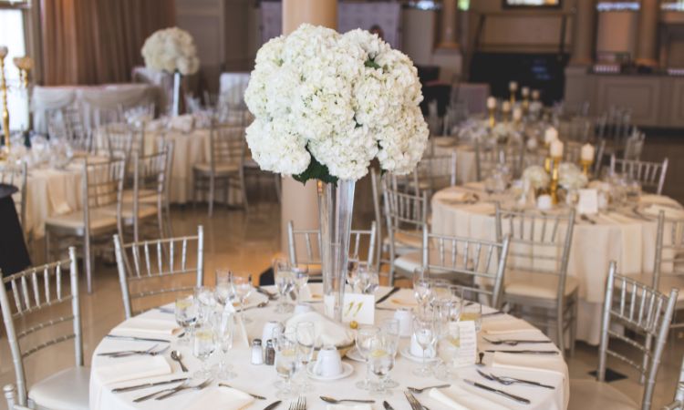 Conoce cómo organizar las mesas de la boda y ubicar a los invitados con éxito