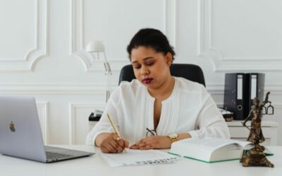 ¿Qué hay que estudiar para ser notario?