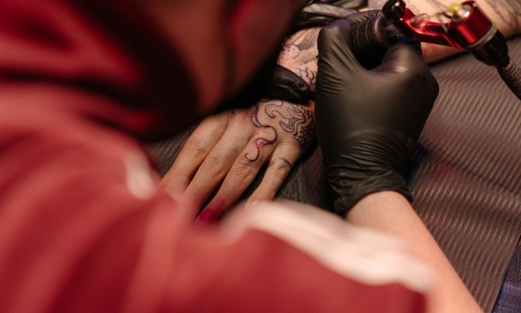 ¿Qué habilidades se necesitan para ser tatuador?